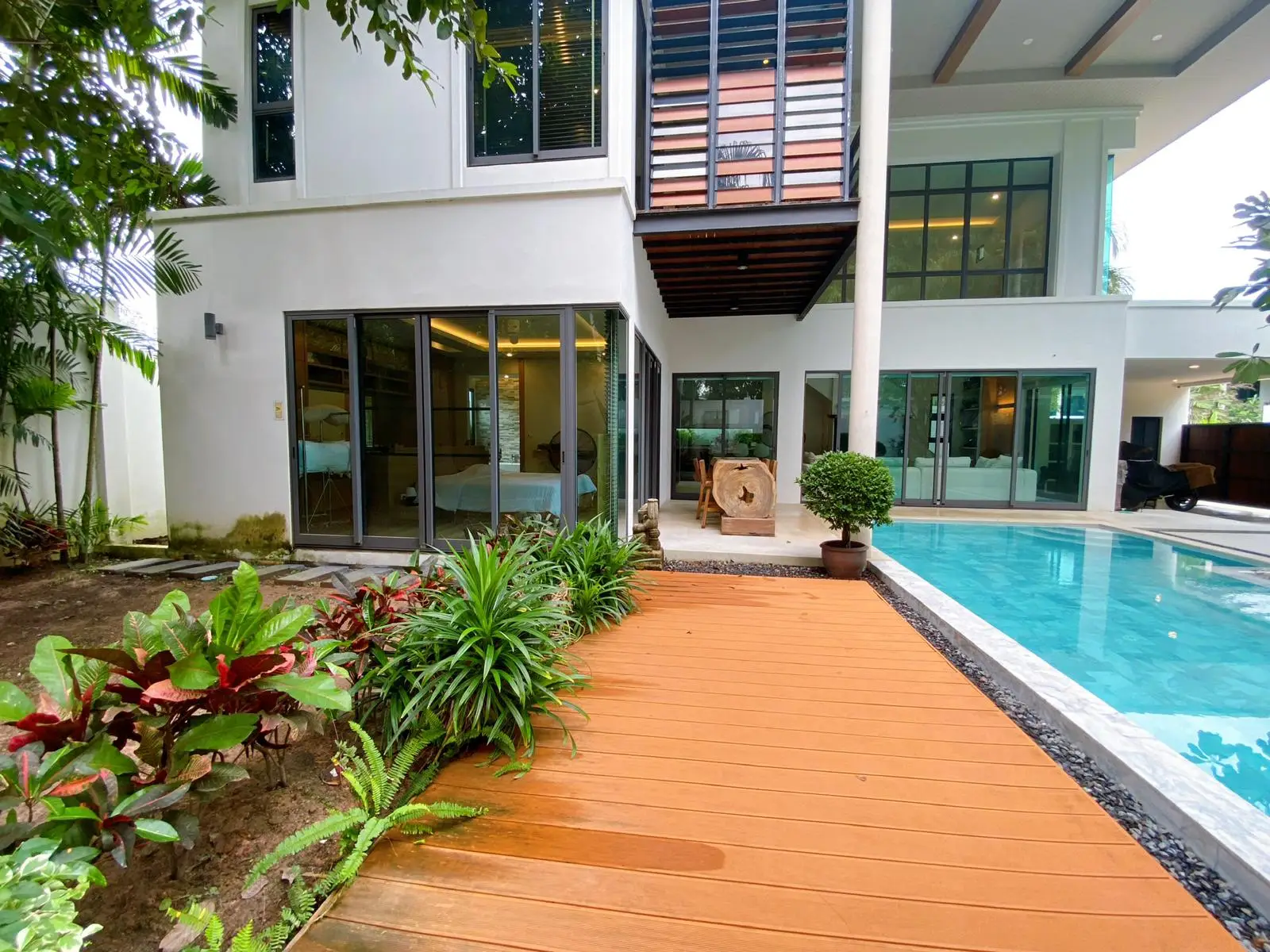 WhatsApp Image 2024-10-16 at 12.24.23