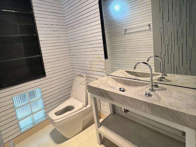 1afd380e-f4cb-4631-b814-fab6a5e82d8d