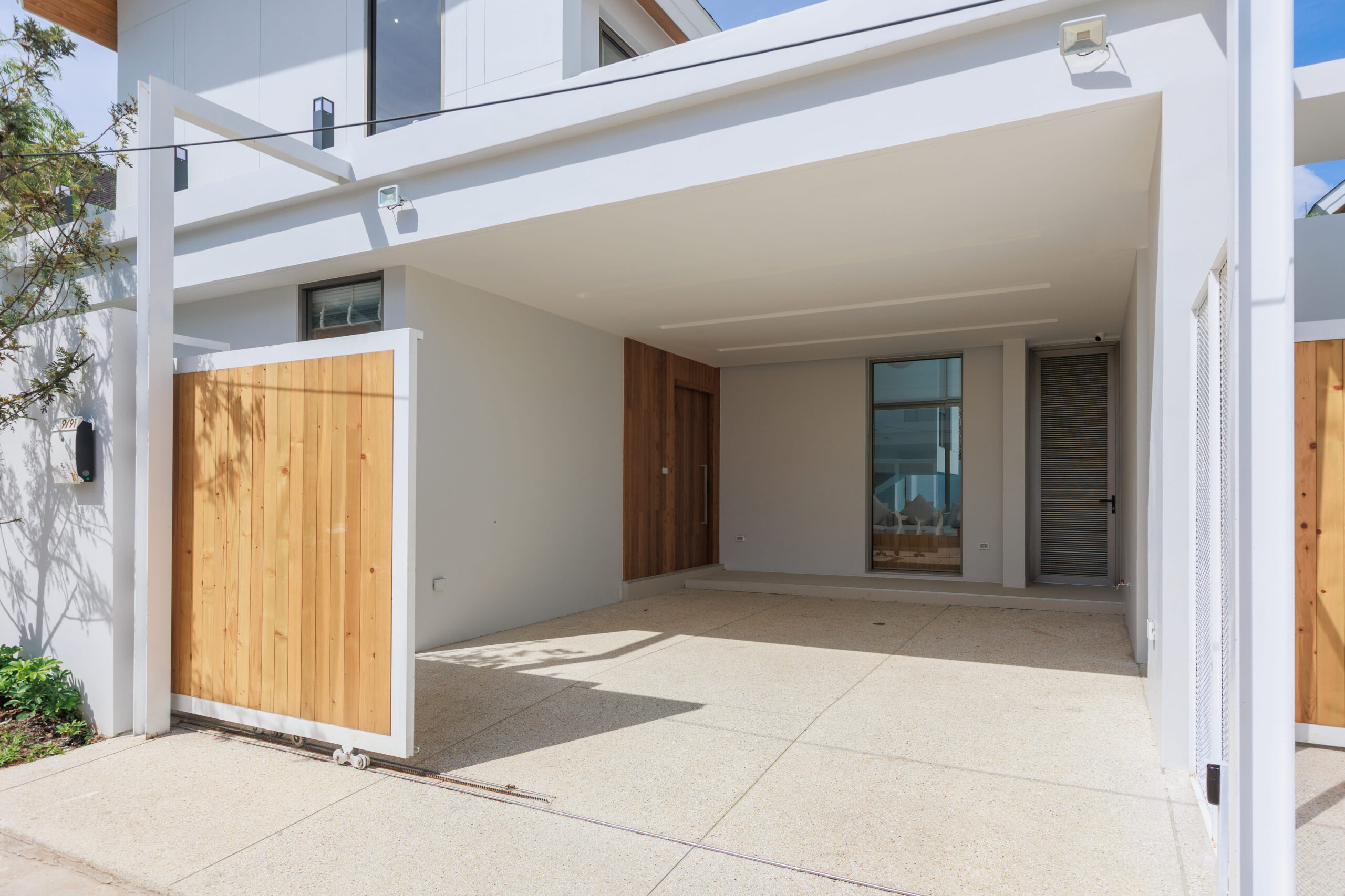 Villa Lux Pride 4 L10-03-Parking-02