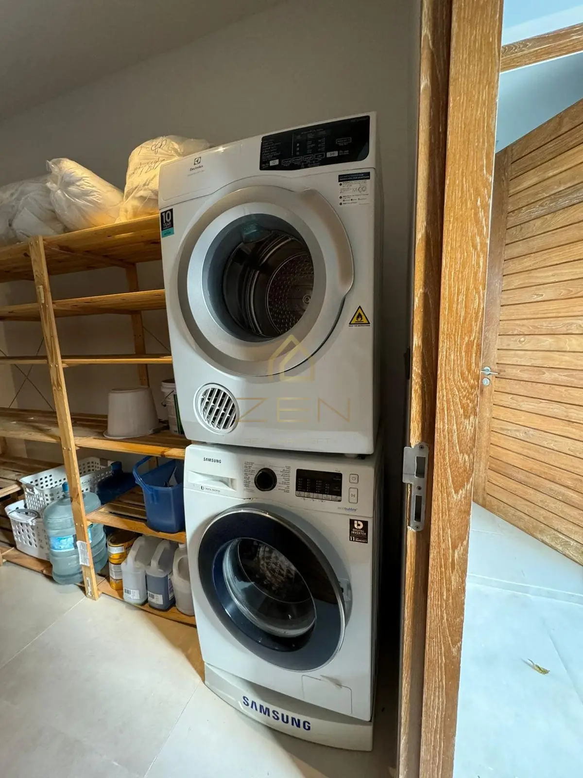 c9f4f41e-5d06-4ca6-bd33-92f8d7b44ba8