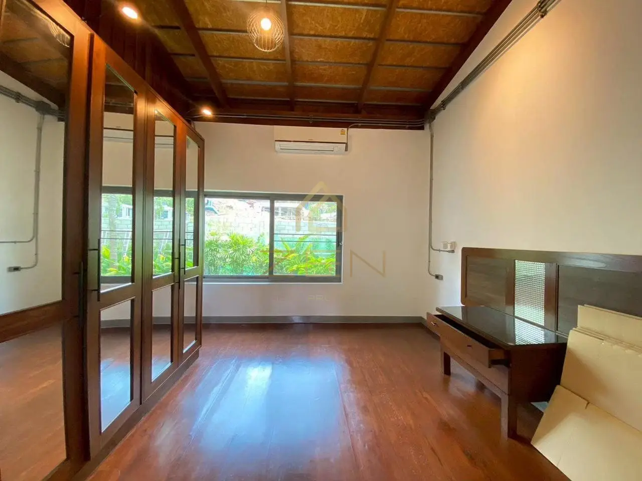 990e275a-ef60-4dde-914c-868e819f01be