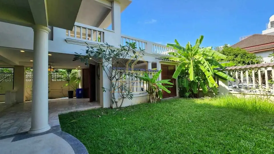 596805903_10161516421756262_4211947294336838911_n