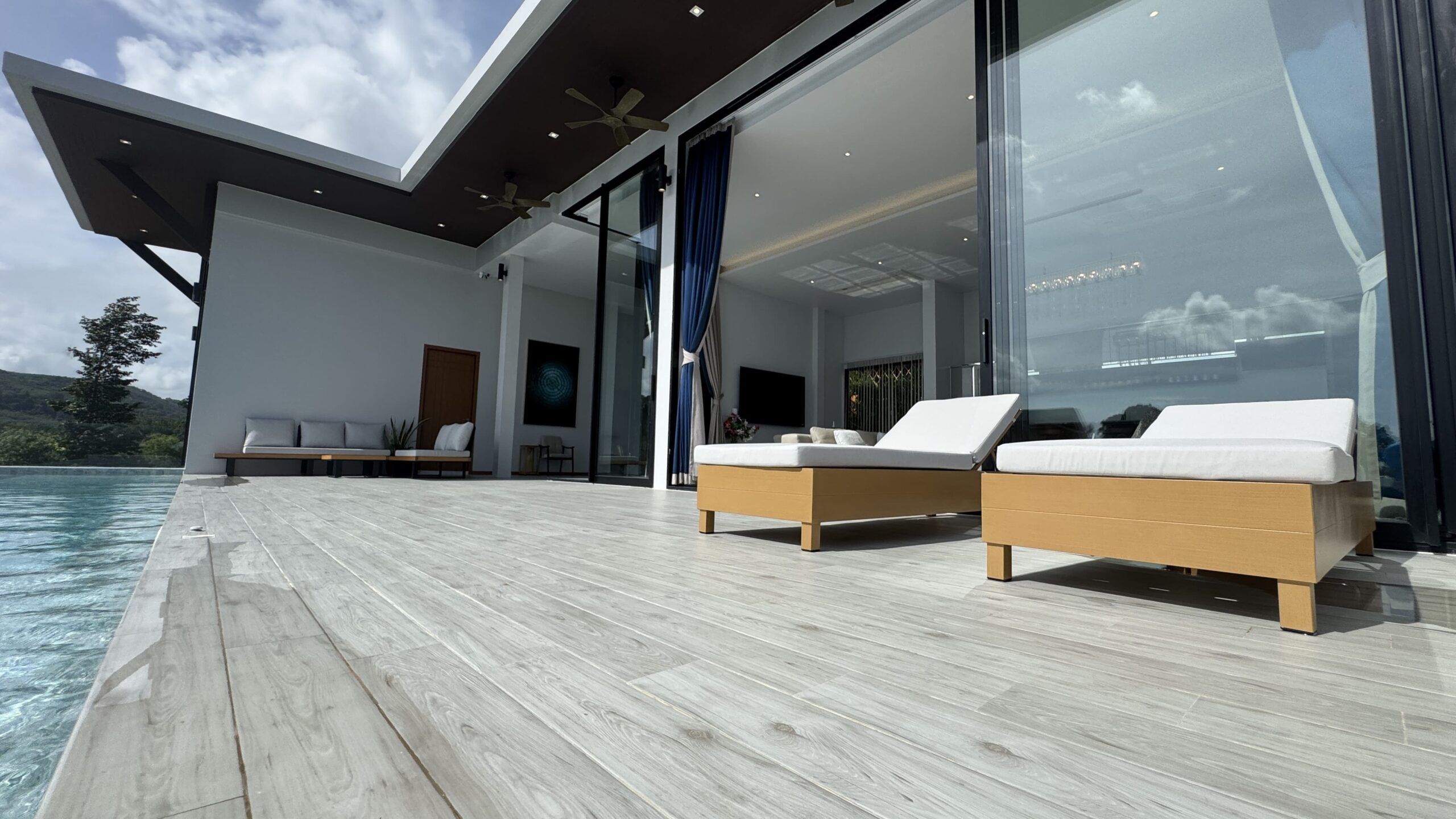 Terrace and Pool_5838