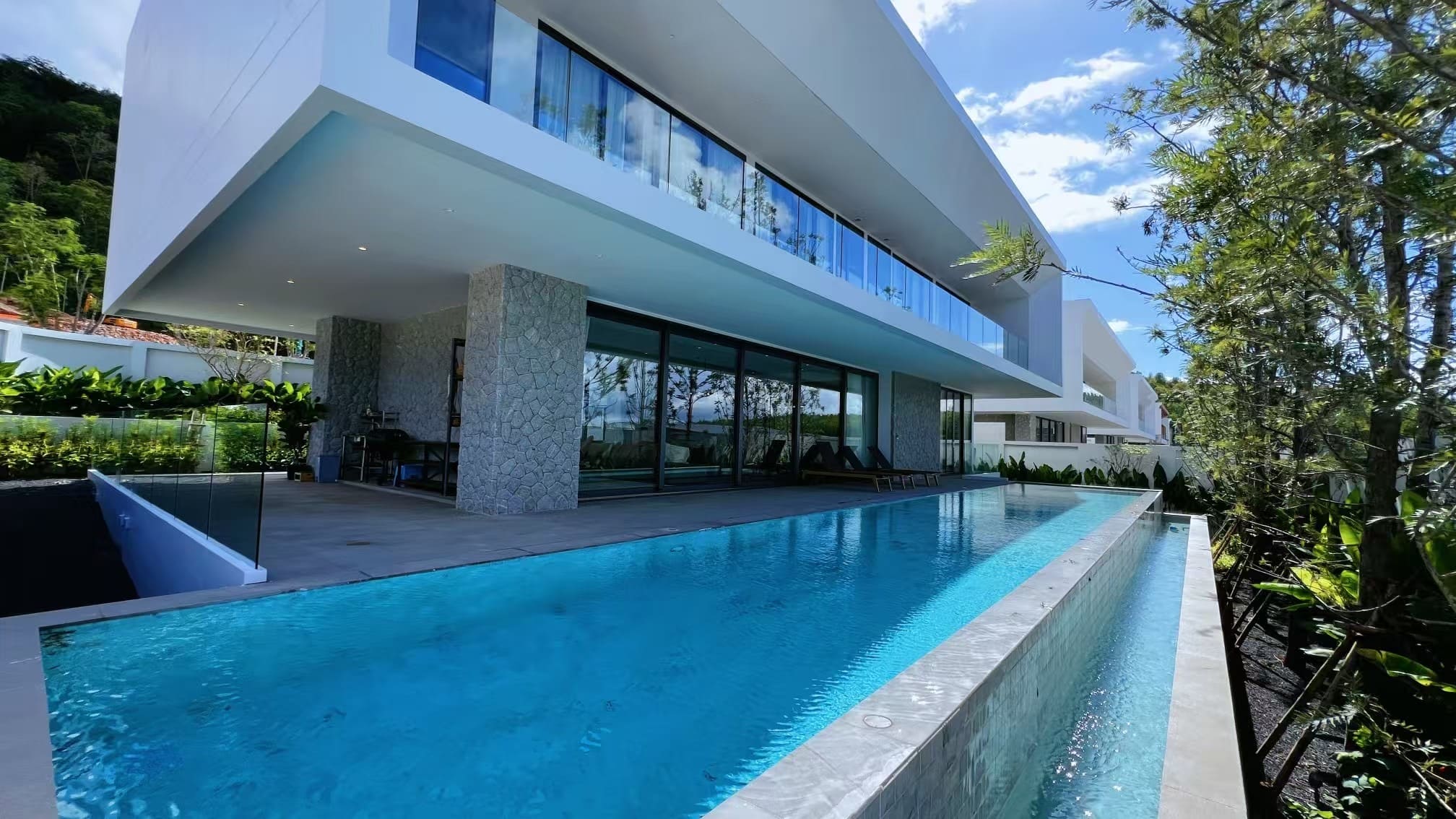 19e52fe7cc1247e22d456cc806103b78