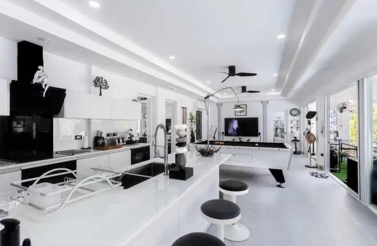 1760506275_3a6cea6cbd38a72e602a_1760506275