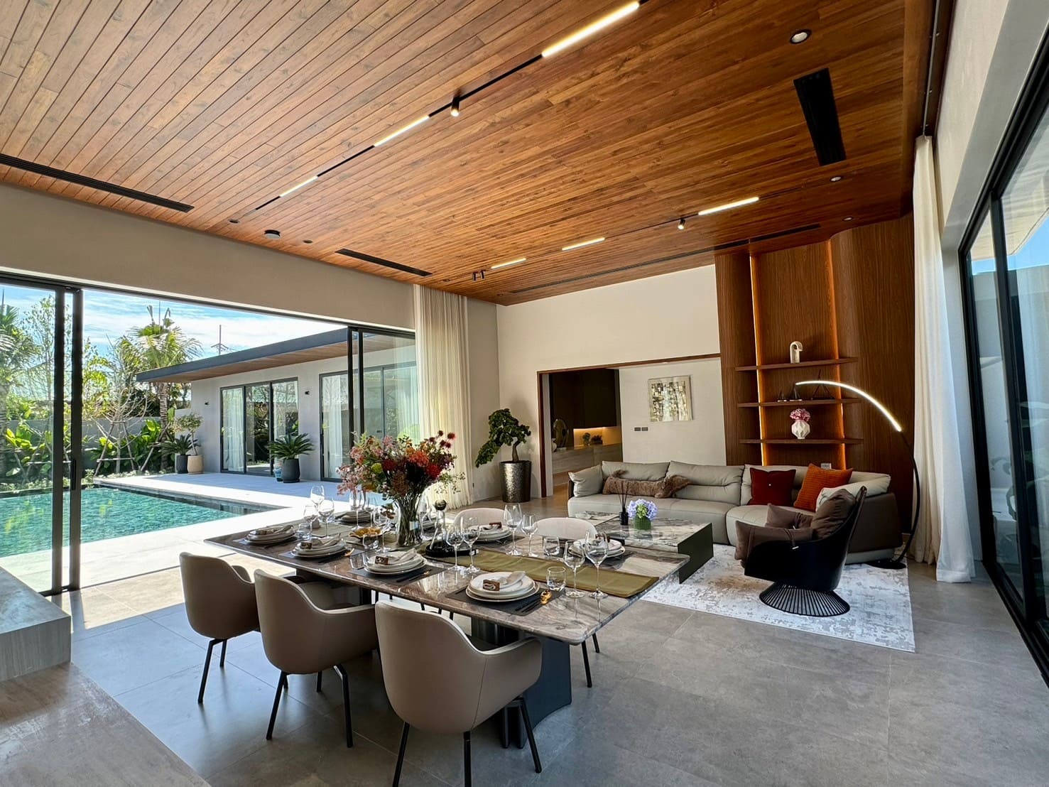 EFB0B9E9-EE25-4633-91DC-1AE9D0F52E94