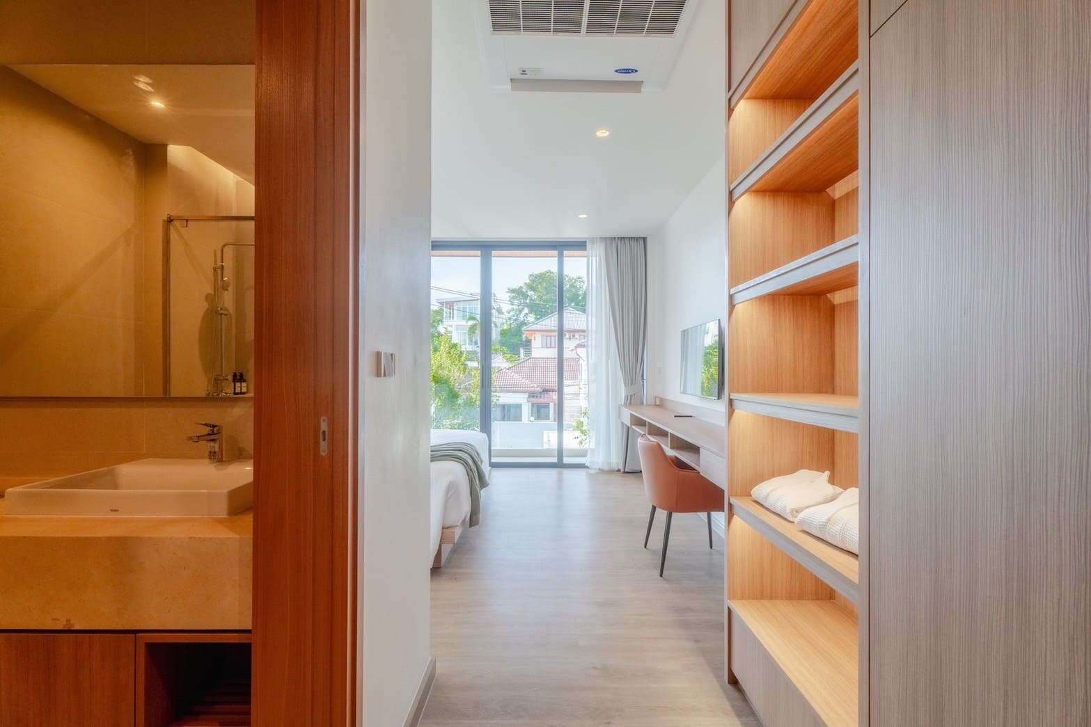 Bedroom 1 (double bed)1 (11)