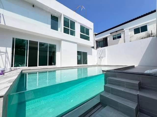 Private 4 Bedroom Villa in Koh Kaew for Sale