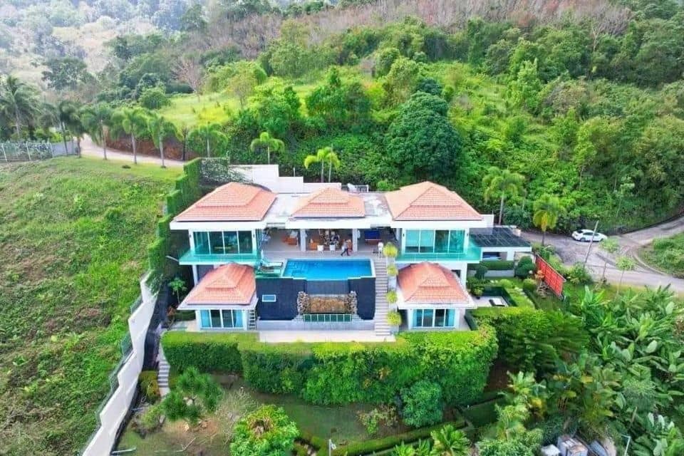 Private 5 Bedroom Villa in Thalang for Sale