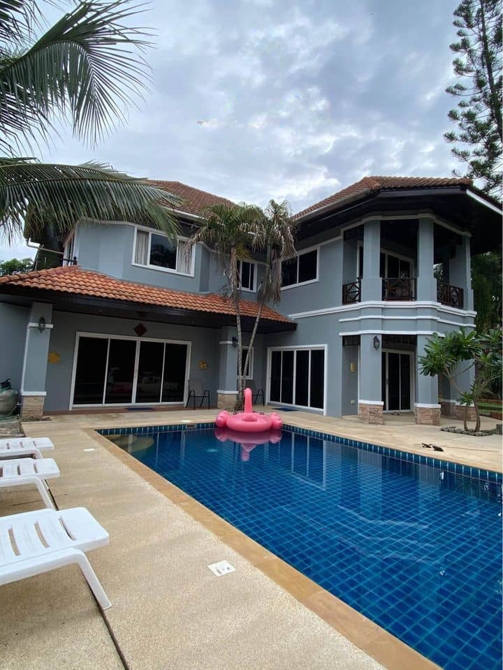 Classy Pool Villa 5 Bedrooms in Rawai For Rent