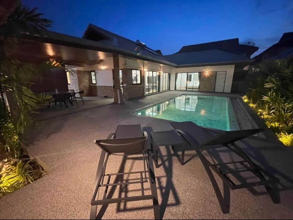 Private Pool Villa with 3 Bedrooms for Rent in Kathu, Kathu, Phuket