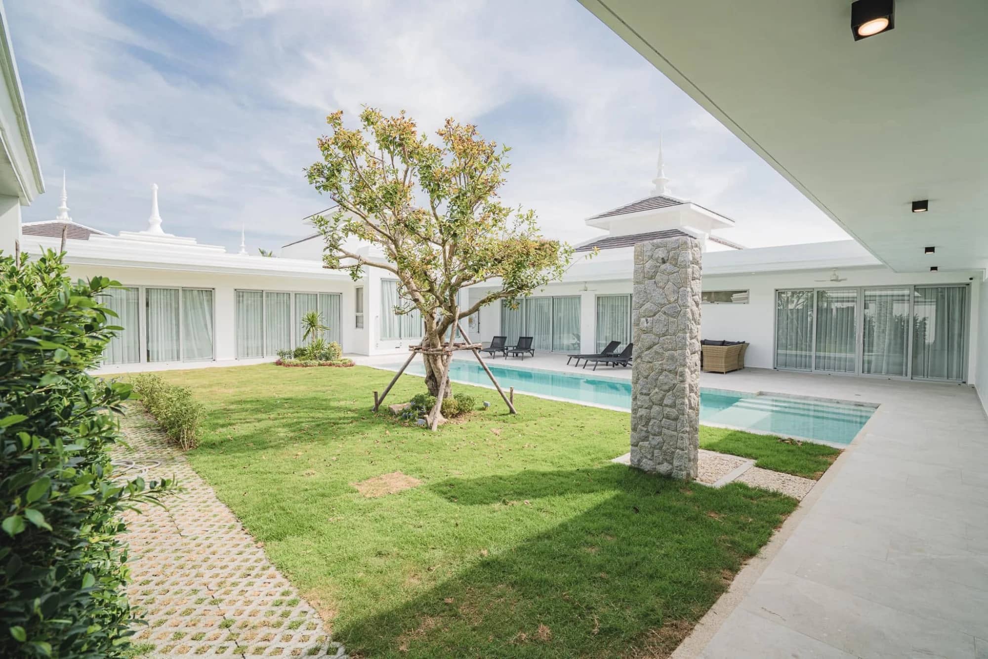 Luxury 5-Bedroom Pool Villa for Long-Term Rent in Rawa, Rawai, Phuket