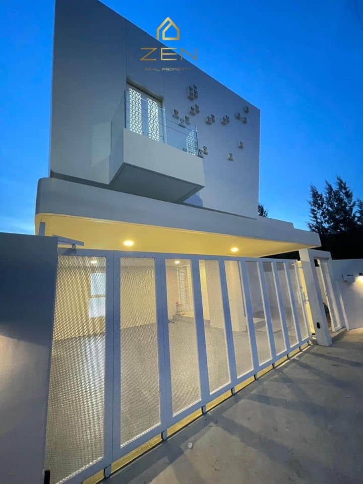 Modern Villa with 4 Bedrooms in Kathu For Sale, Kathu, Phuket