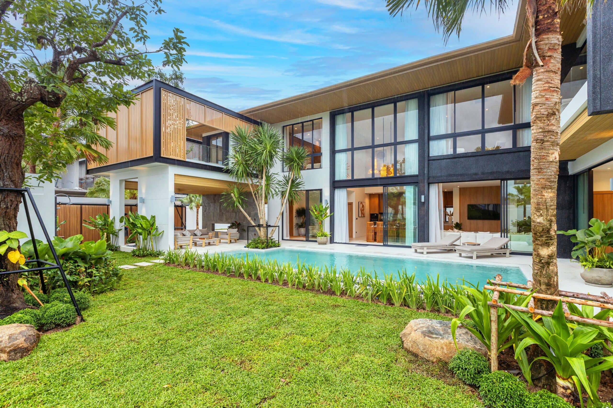 Modern 5-Bedroom Villa in Chalong Bay, Phuket – For Sale, Chalong, Phuket