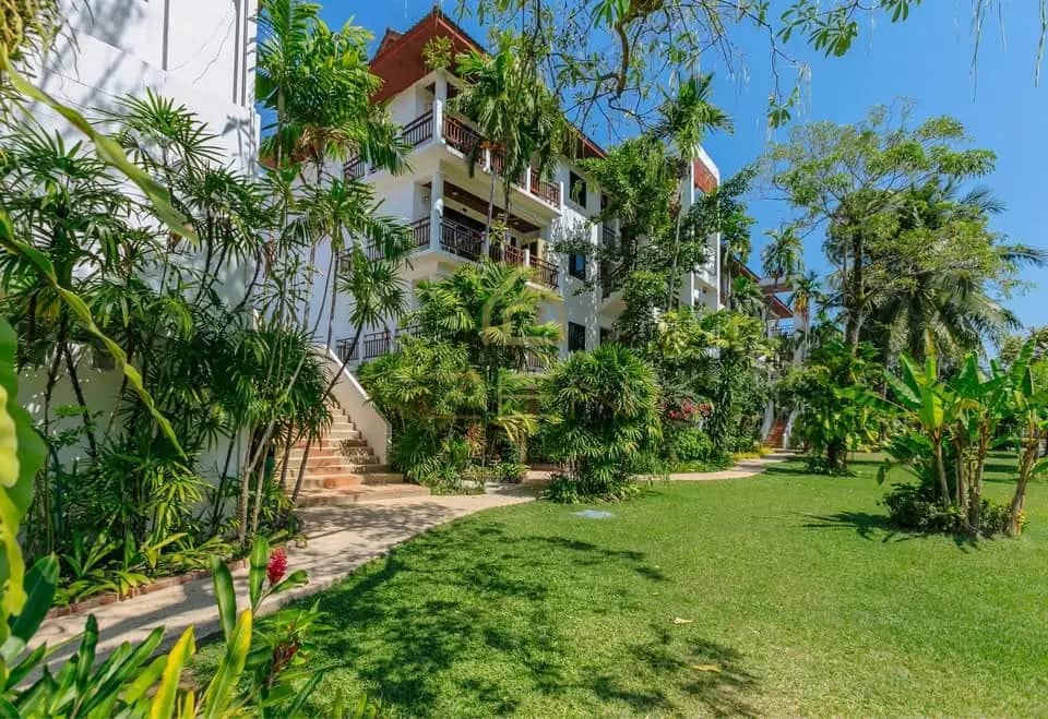 Modern 4-Bedroom Townhouse with Lake View near Nai Harn Beach โ Long-Term Rental, Rawai, Phuket
